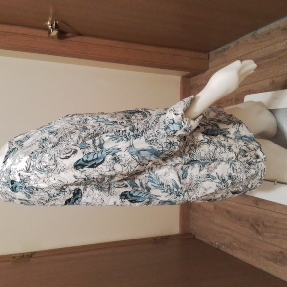 Tahari NWOT linen shirt, size 2X, white with black and aqua print design. - Picture 3 of 7